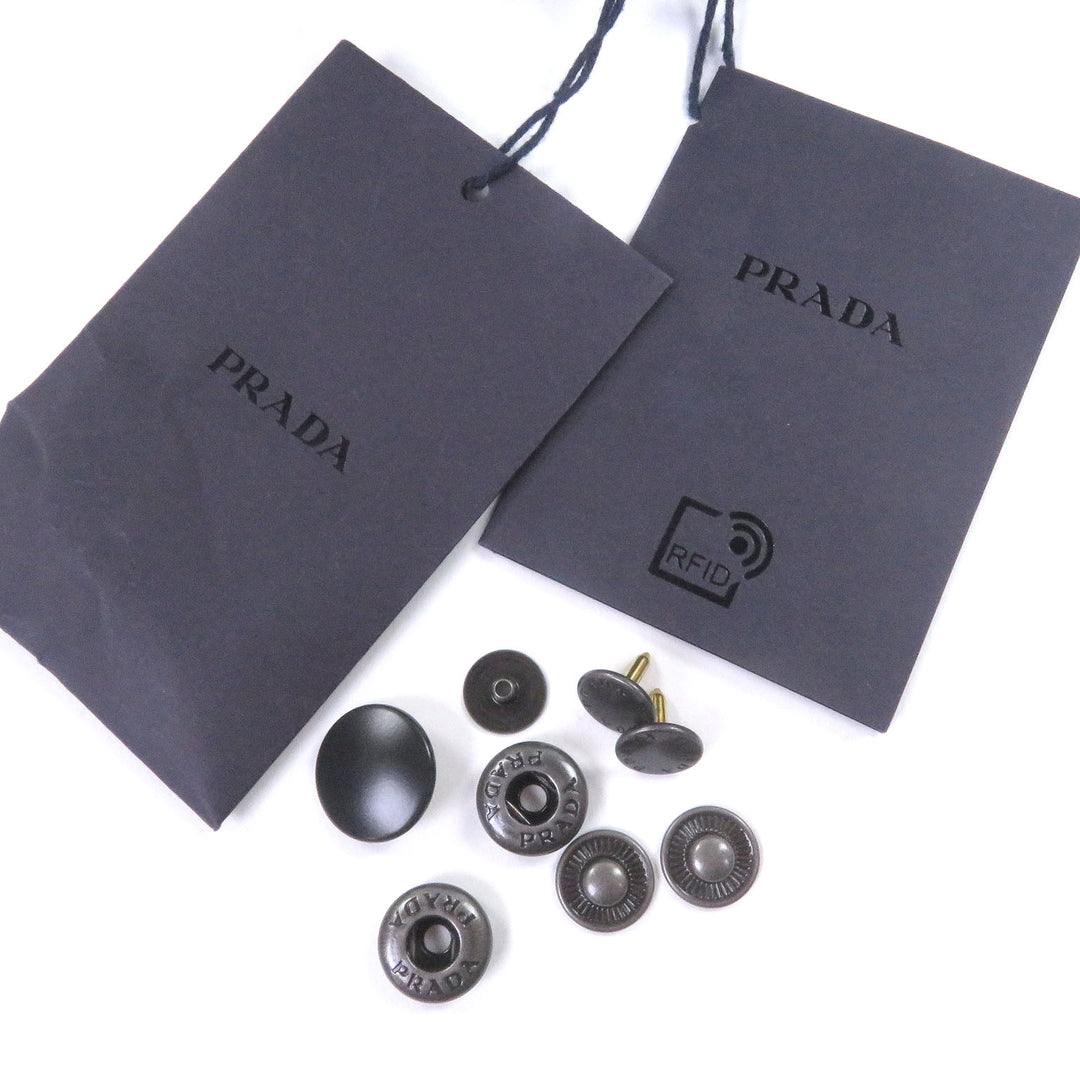 纯正的 PRADA adidas Benchcoat Re-Nylon 三条纹三角形标志