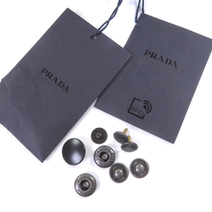 纯正的 PRADA adidas Benchcoat Re-Nylon 三条纹三角形标志