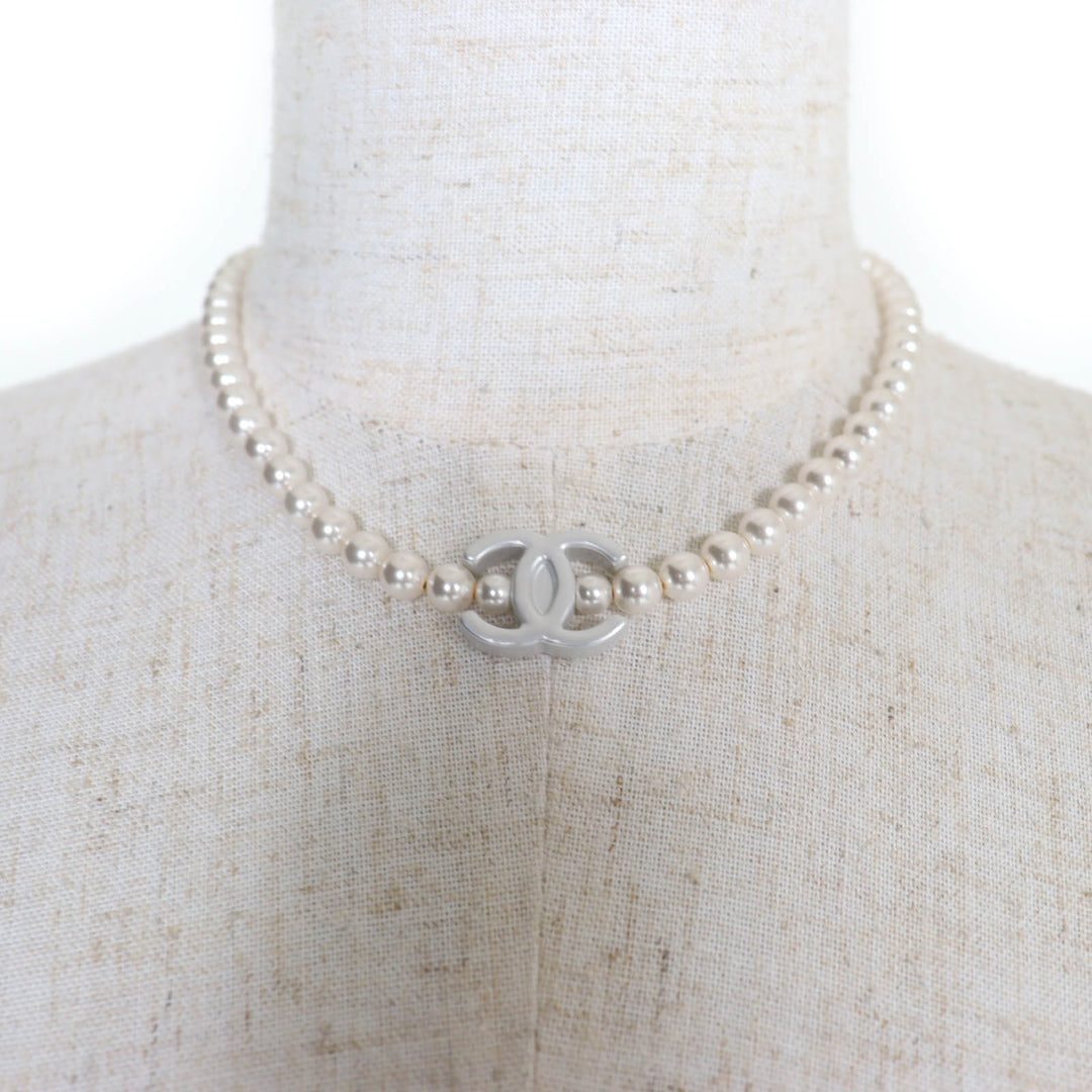 Excellent CHANEL Necklace COCO Mark Faux Pearl Choker white Women B25C ABF105