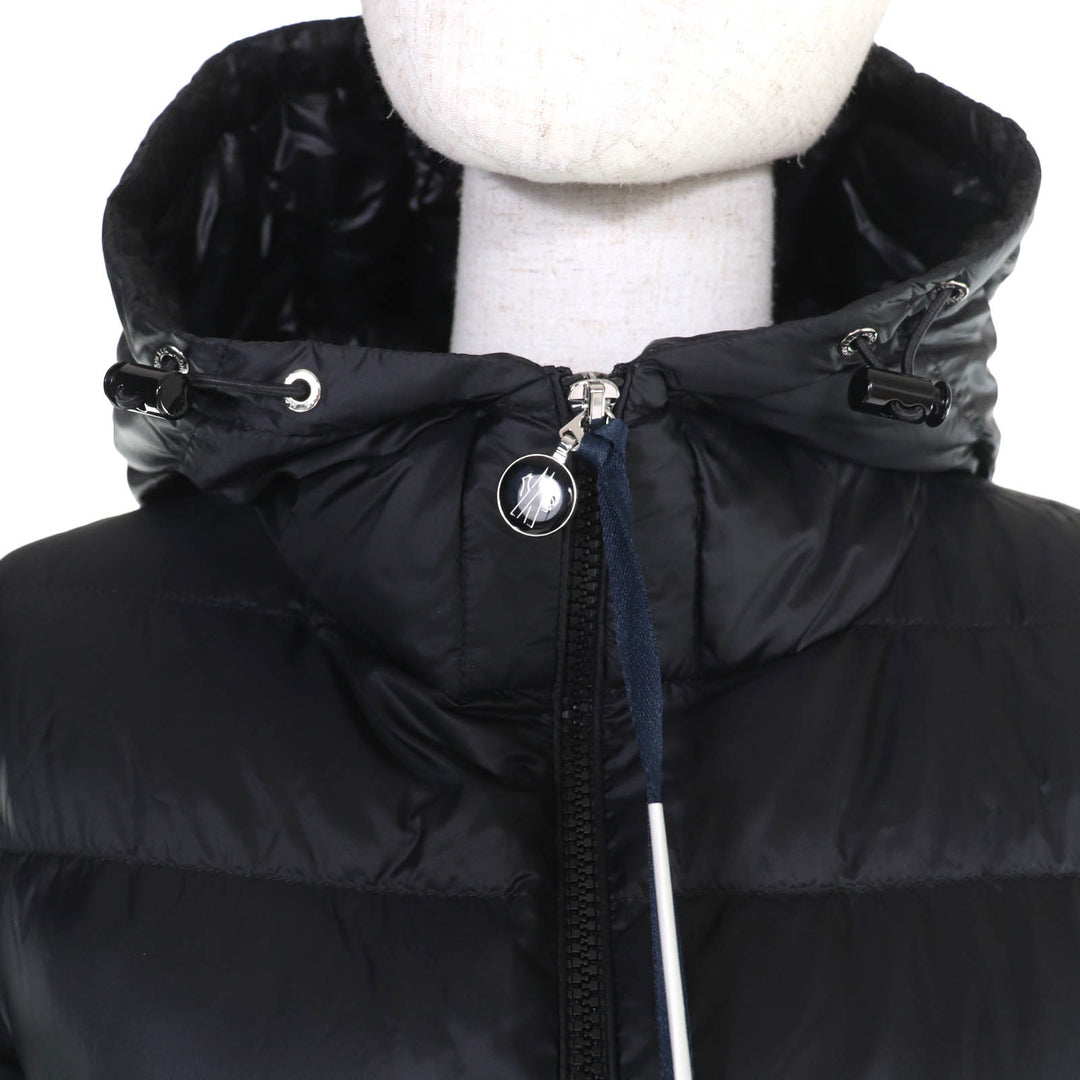 Pristine MONCLER down coat SEDAN Logo patch and hood black Nylon Women 0