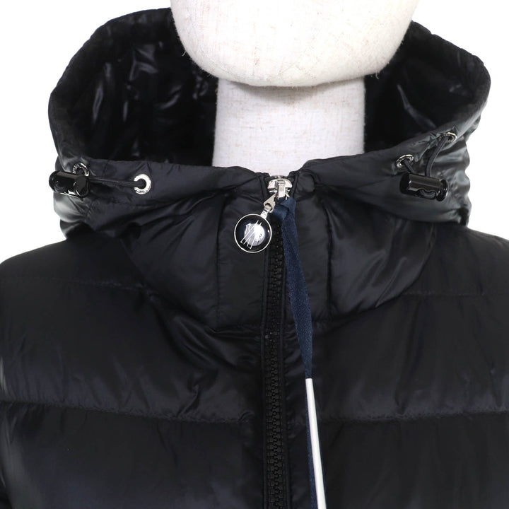 Pristine MONCLER down coat SEDAN Logo patch and hood black Nylon Women 0