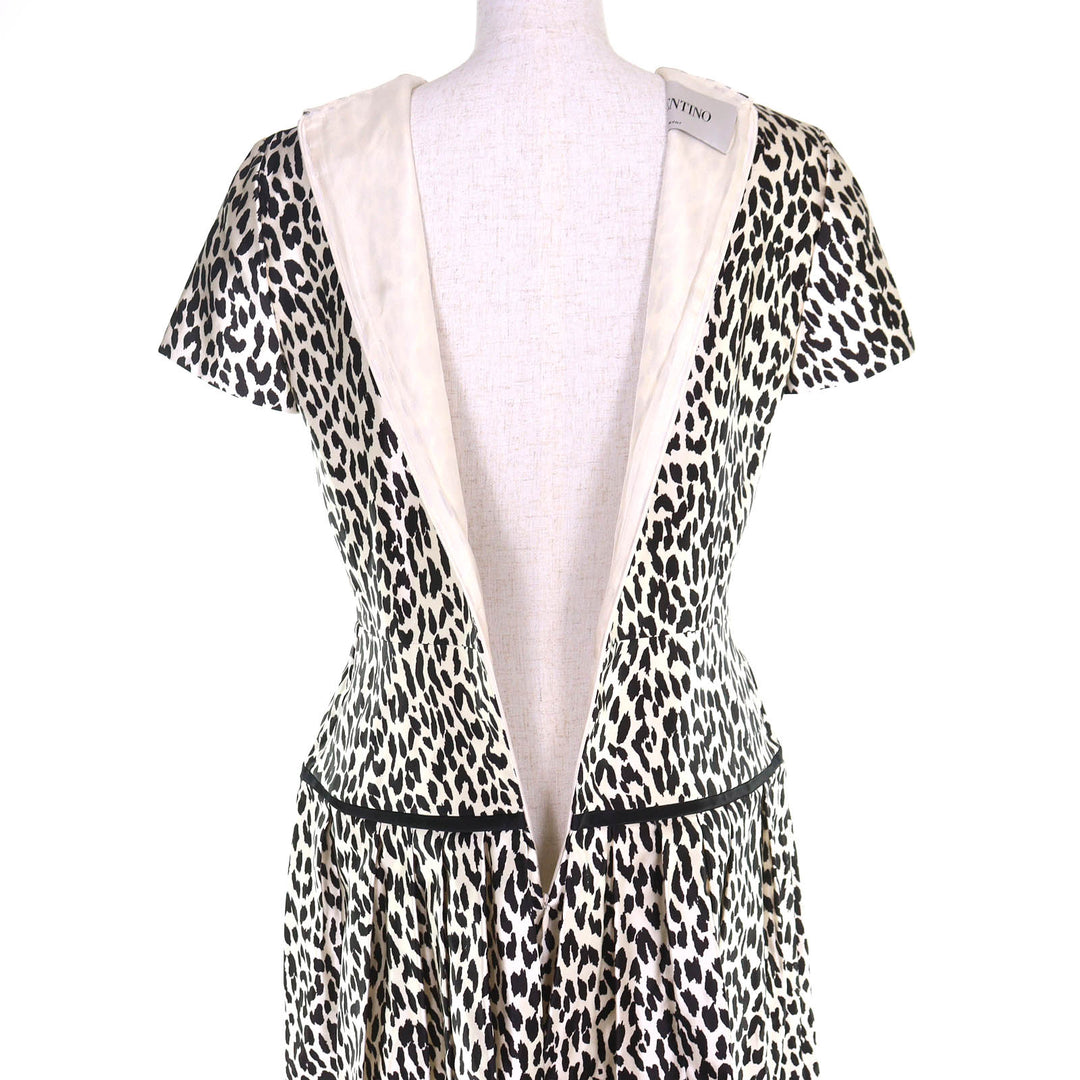 Excellent VALENTINO one piece Leopard Pattern Short Sleeve 42 EB3VS2D1-V40637