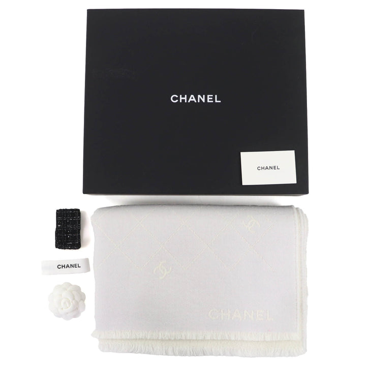 Great CHANEL shawl gray wool Women