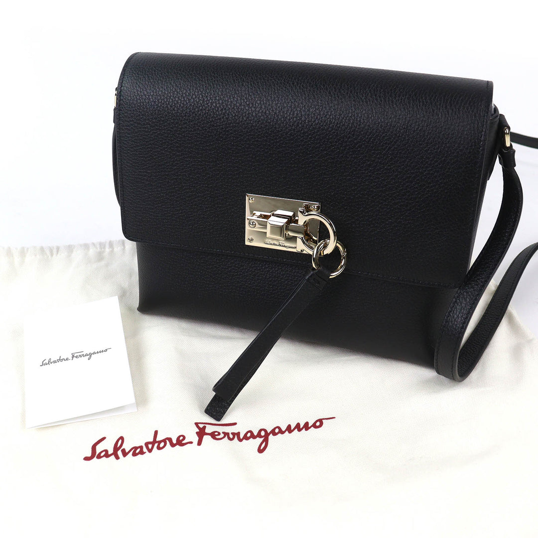 Pristine Salvatore Ferragamo Shoulder Bag studio Gancini leather black 21H886