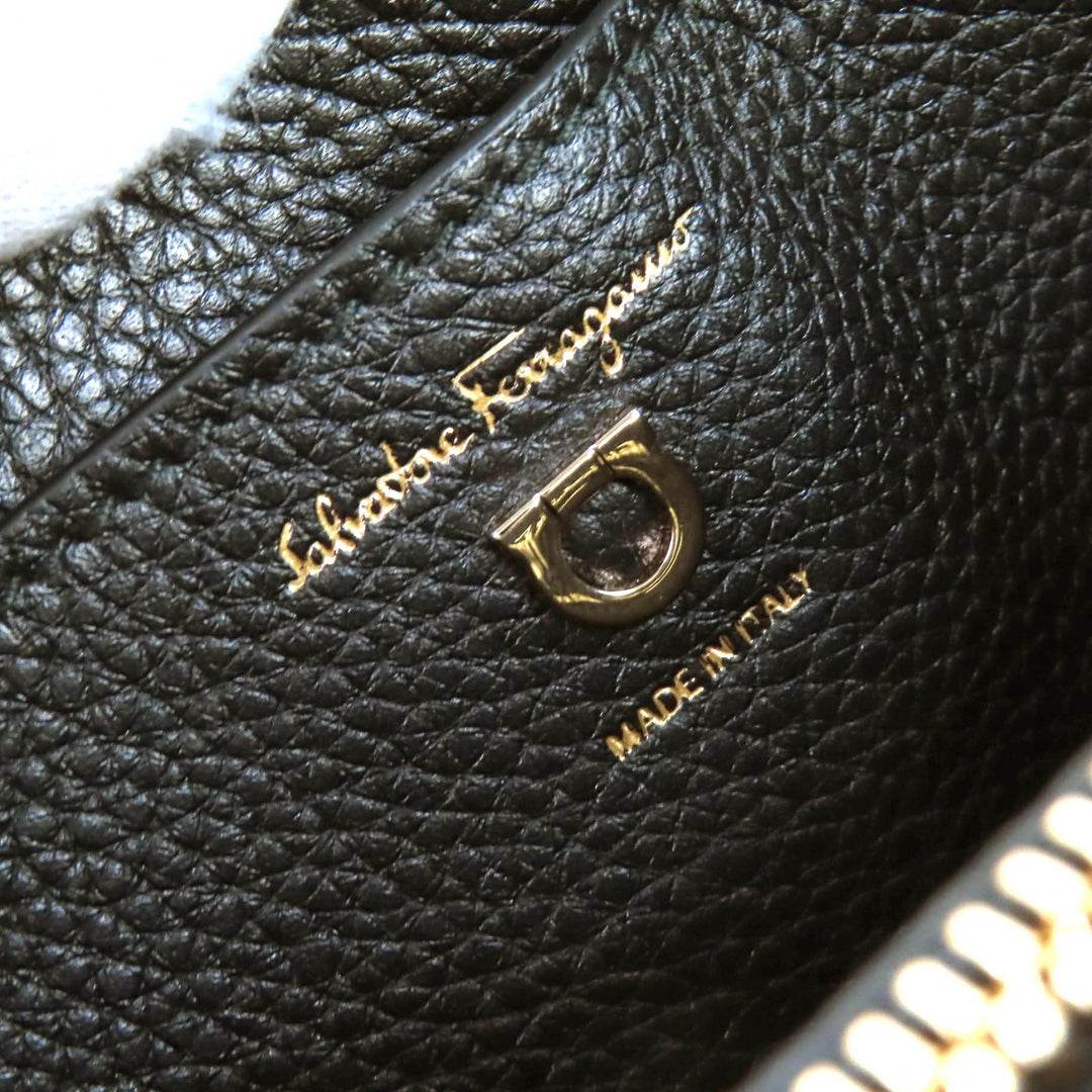 Pristine Salvatore Ferragamo Shoulder Bag studio Gancini leather black 21H886