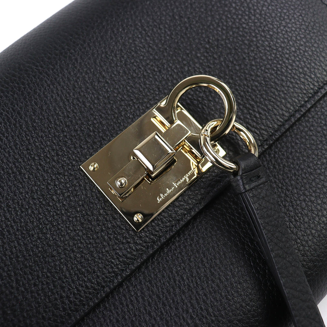 Pristine Salvatore Ferragamo Shoulder Bag studio Gancini leather black 21H886