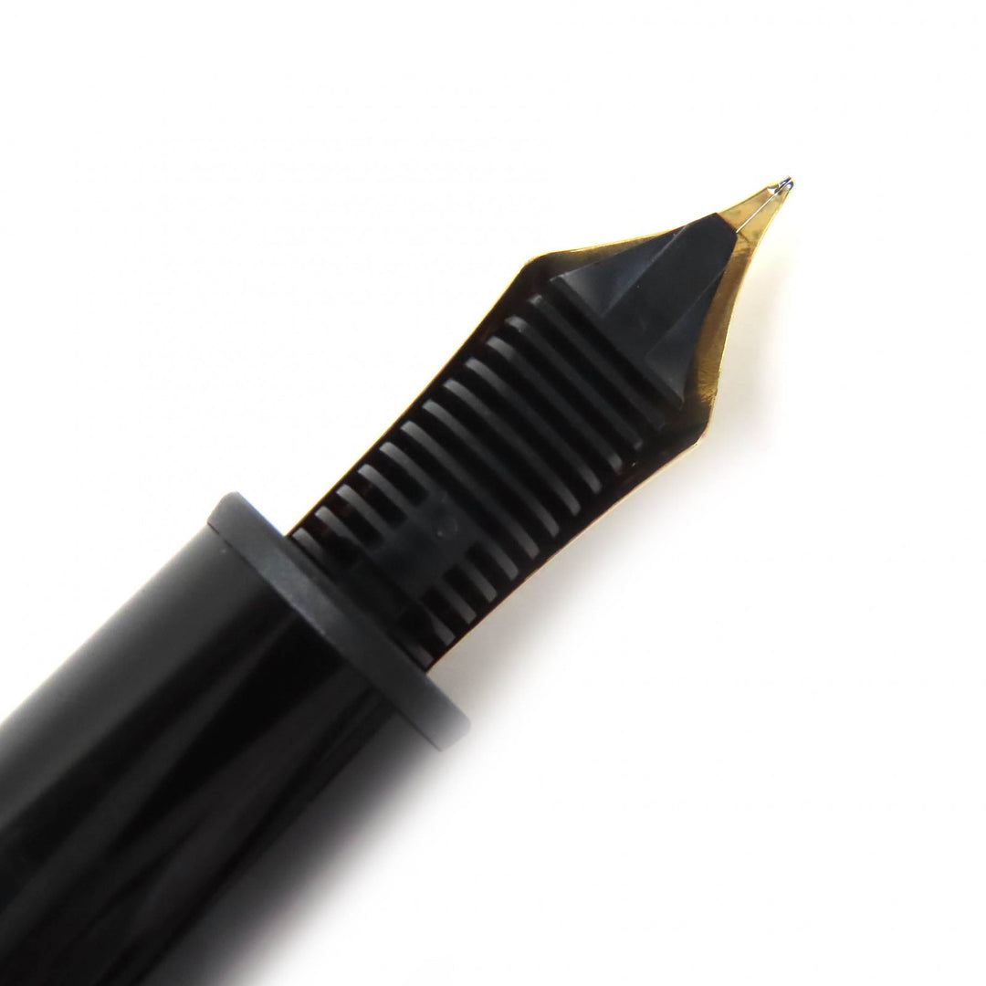 Excellent MONTBLANC fountain pen Meisterstück 146 black 14K mens