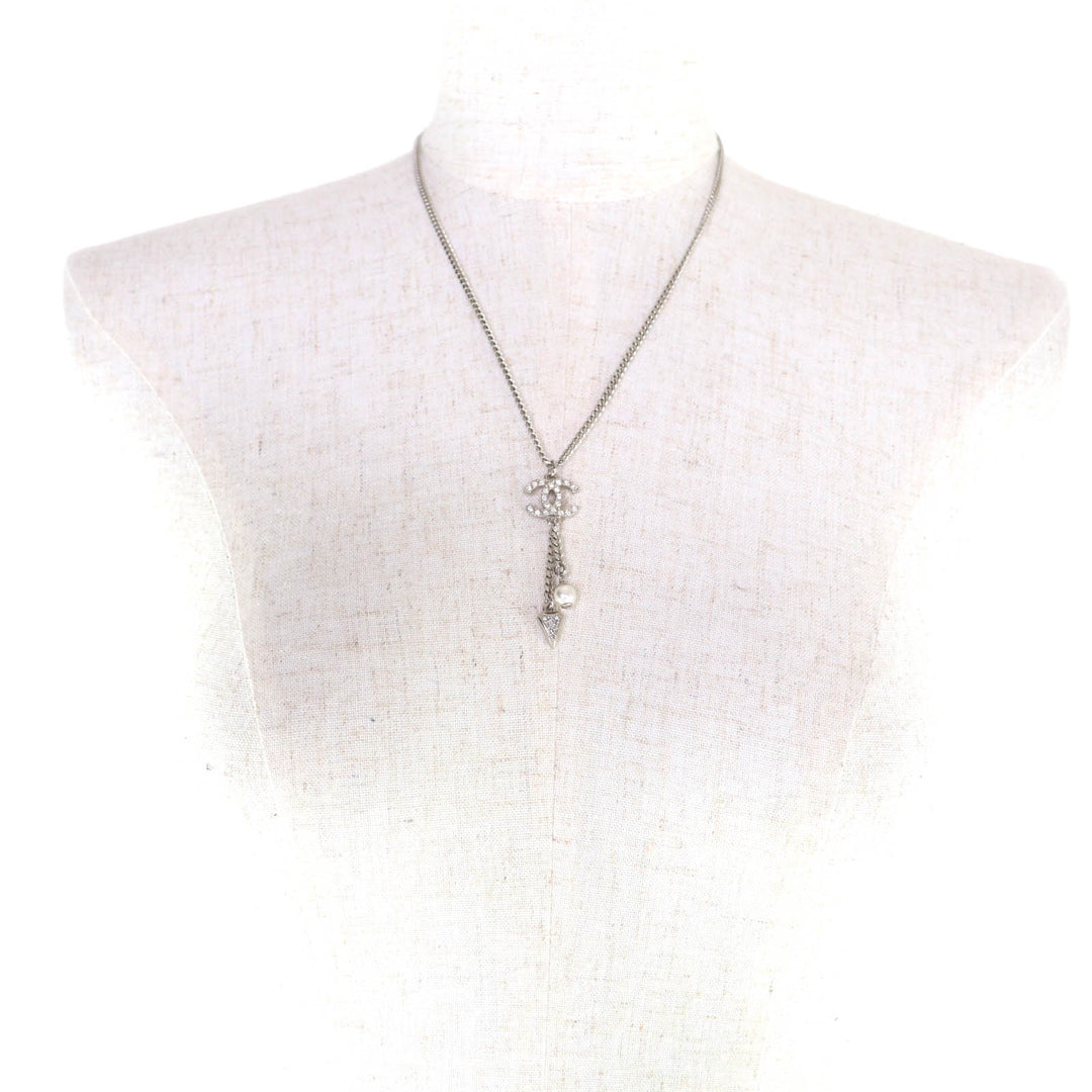 Great CHANEL Necklace COCO Mark Rhinestone Fake Pearl Silver Women F25C