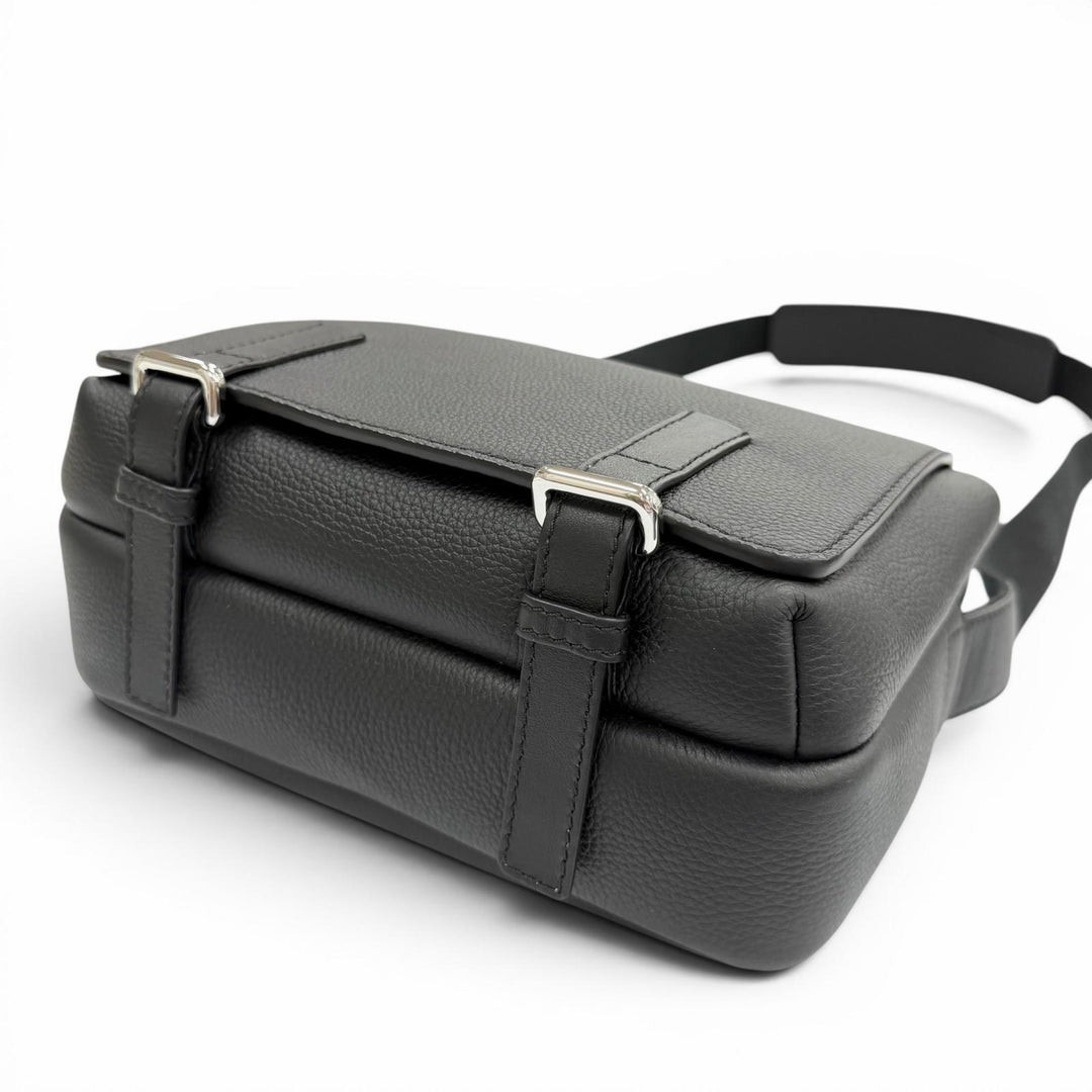 Excellent LOEWE Shoulder Bag black leather mens XS B553A72X22