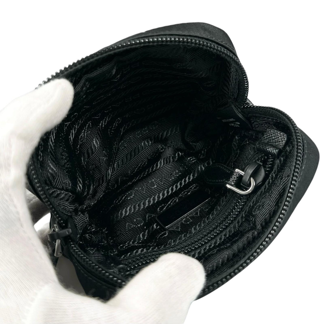 Excellent PRADA Pouch Re-Nylon Triangle Logo Cosmetic Pouch black Nylon Women