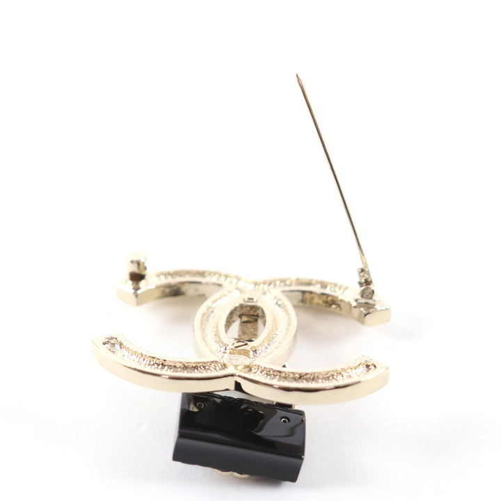 Great CHANEL Brooch COCO Mark bag gold Women B23C
