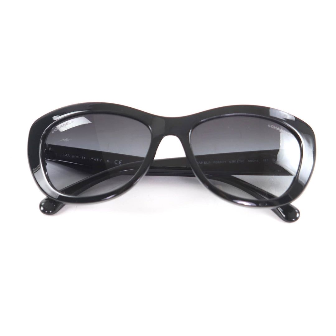 Great CHANEL sunglasses Logo with fake pearls black plastic Women 6038-H