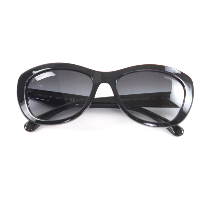 Great CHANEL sunglasses Logo with fake pearls black plastic Women 6038-H