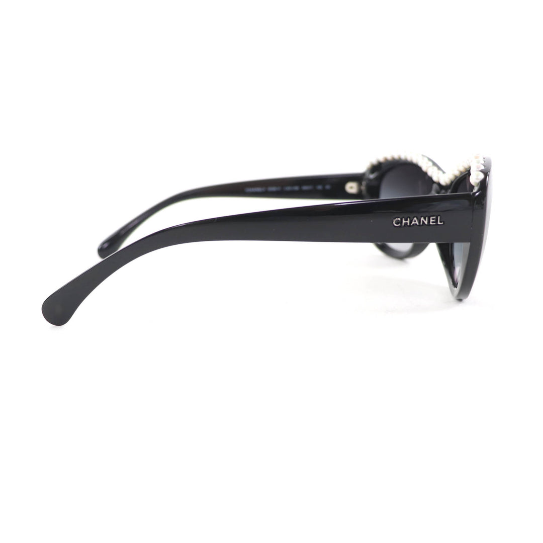 Great CHANEL sunglasses Logo with fake pearls black plastic Women 6038-H