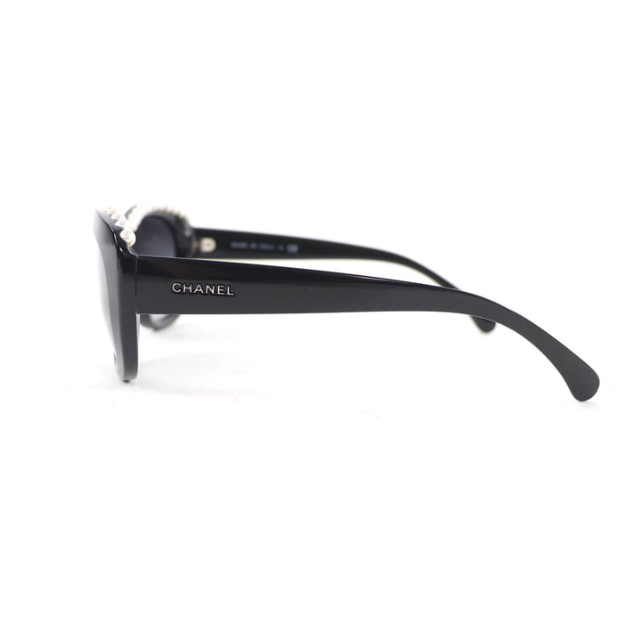 Great CHANEL sunglasses Logo with fake pearls black plastic Women 6038-H