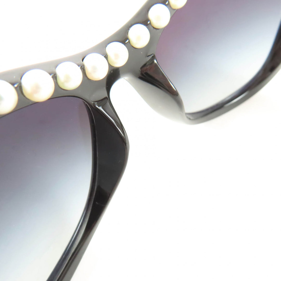 Great CHANEL sunglasses Logo with fake pearls black plastic Women 6038-H