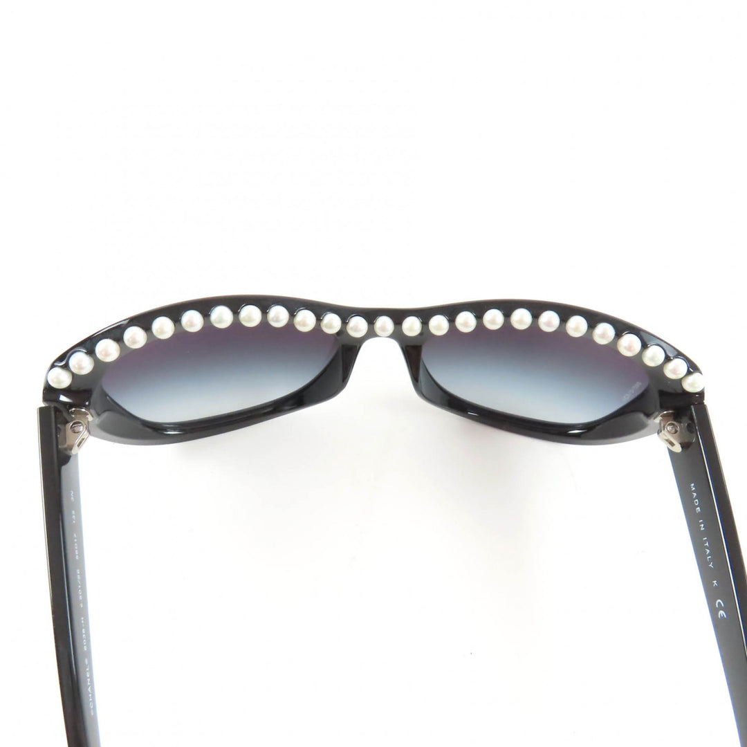 Great CHANEL sunglasses Logo with fake pearls black plastic Women 6038-H
