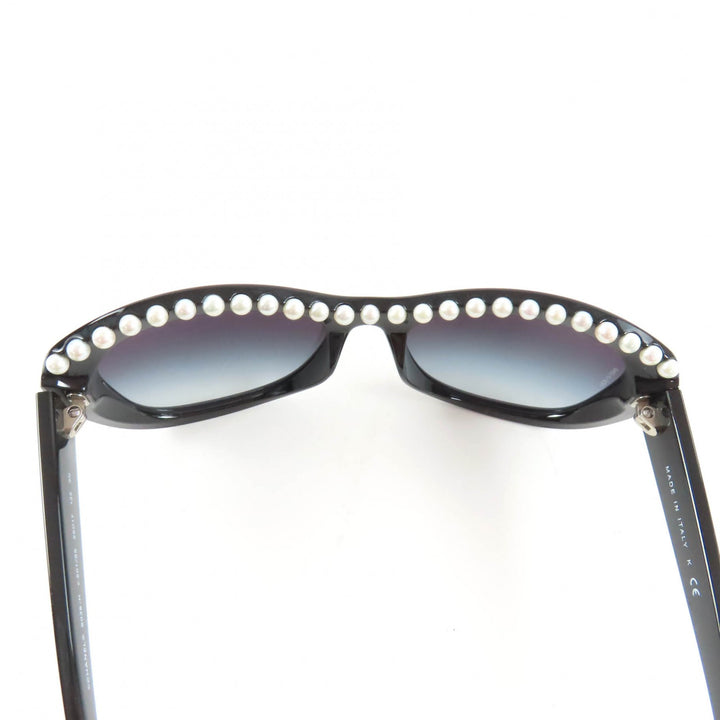 Great CHANEL sunglasses Logo with fake pearls black plastic Women 6038-H