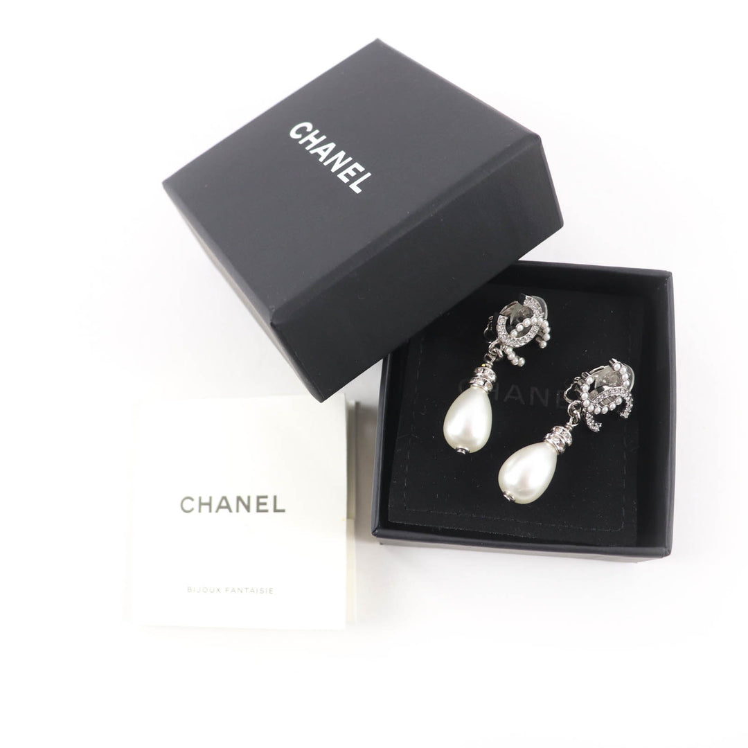 Excellent CHANEL Earring Silver Women B24S