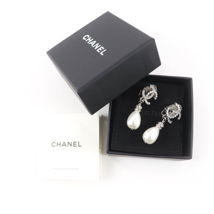 Excellent CHANEL Earring Silver Women B24S