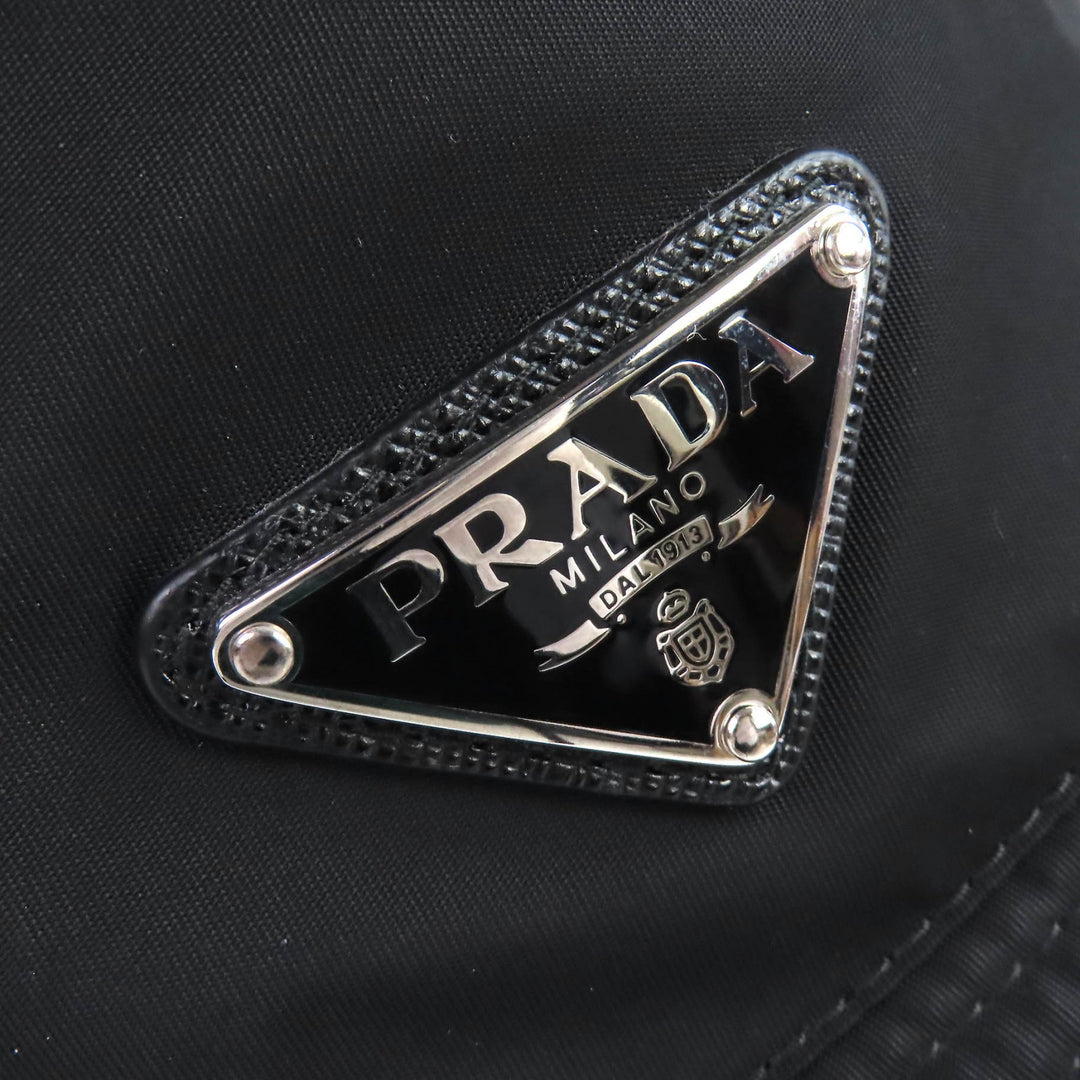 Great PRADA hat Triangle logo RE-NYLON bucket hat black recycled S 1HC137