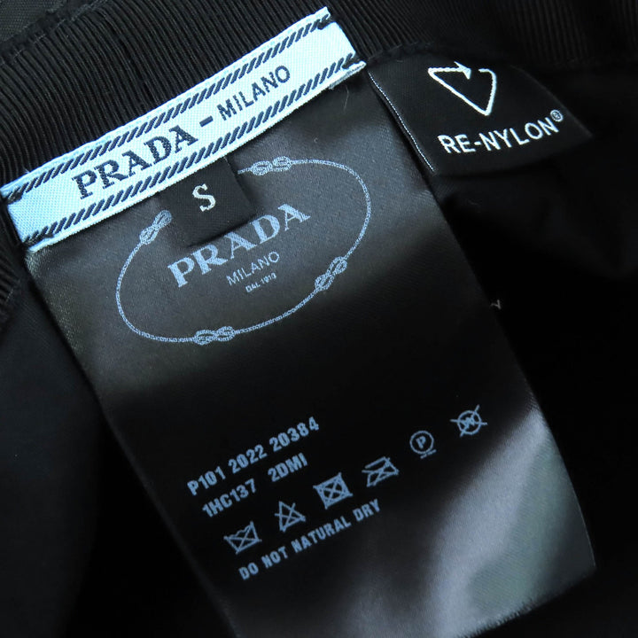 Great PRADA hat Triangle logo RE-NYLON bucket hat black recycled S 1HC137