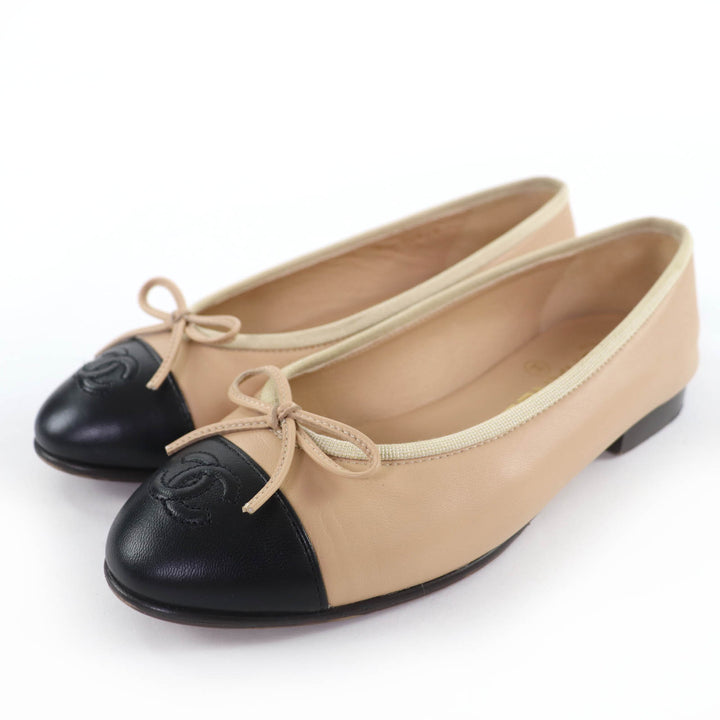 Great CHANEL Ballet shoes ballerina COCO Mark leather beige Women 35.5 G02819
