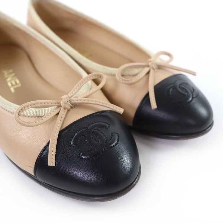 Great CHANEL Ballet shoes ballerina COCO Mark leather beige Women 35.5 G02819