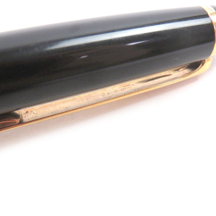 Very Good MONTBLANC Ballpoint pen Meisterstück Classic black