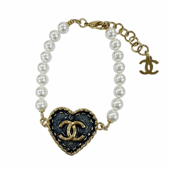 Great CHANEL bracelet COCO Mark Heart Faux Pearl Denim Design gold Women I24P
