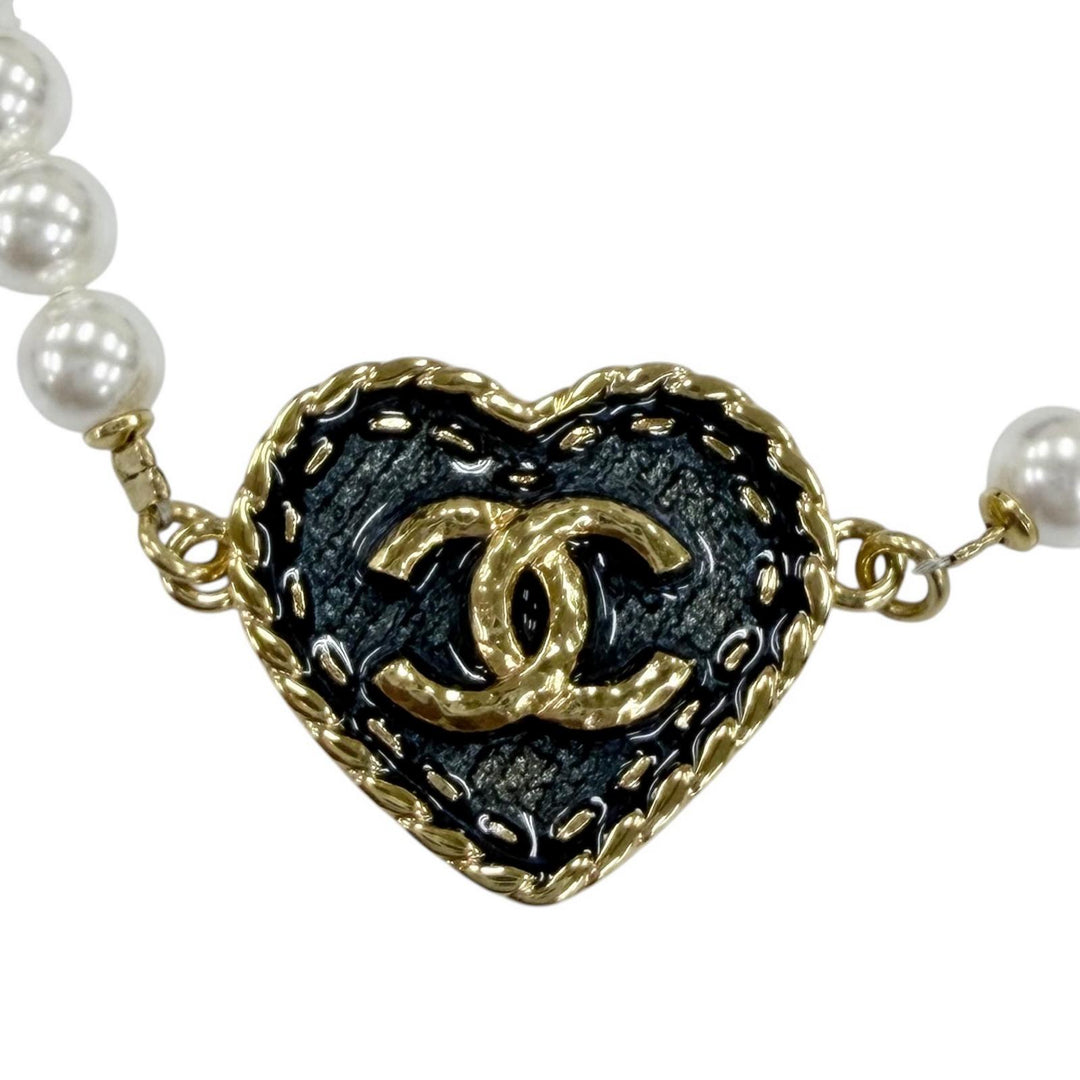 Great CHANEL bracelet COCO Mark Heart Faux Pearl Denim Design gold Women I24P