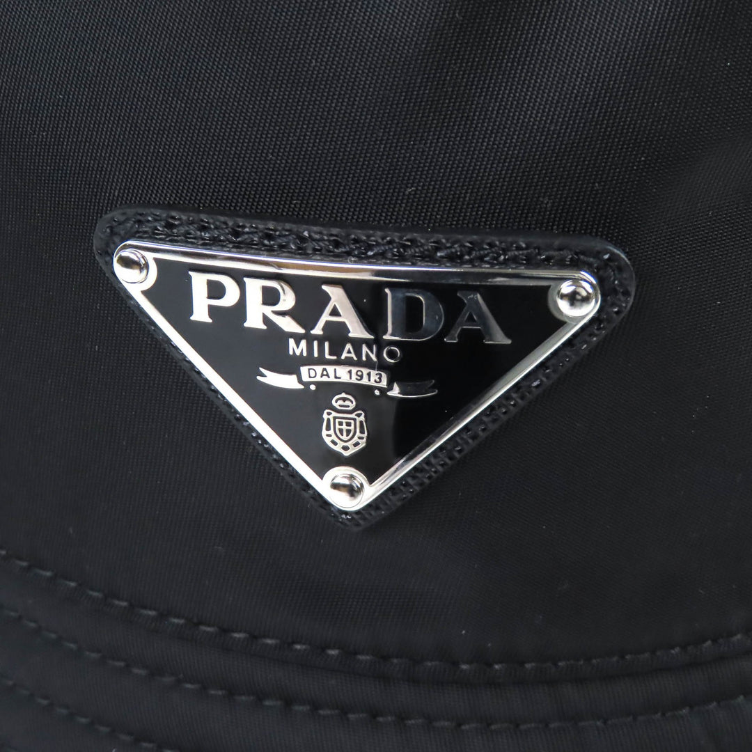 Excellent PRADA Triangle logo triangular plate RE-NYLON buckethat black M 2HC137
