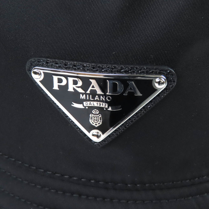 Excellent PRADA Triangle logo triangular plate RE-NYLON buckethat black M 2HC137