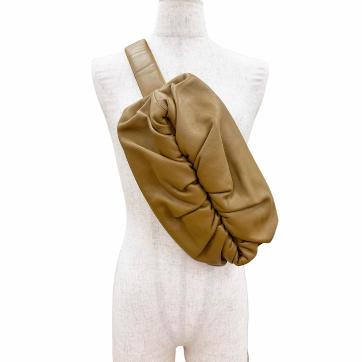 Great BOTTEGAVENETA Sling bag The body pouch Ruched Brown Lamb leather 620954