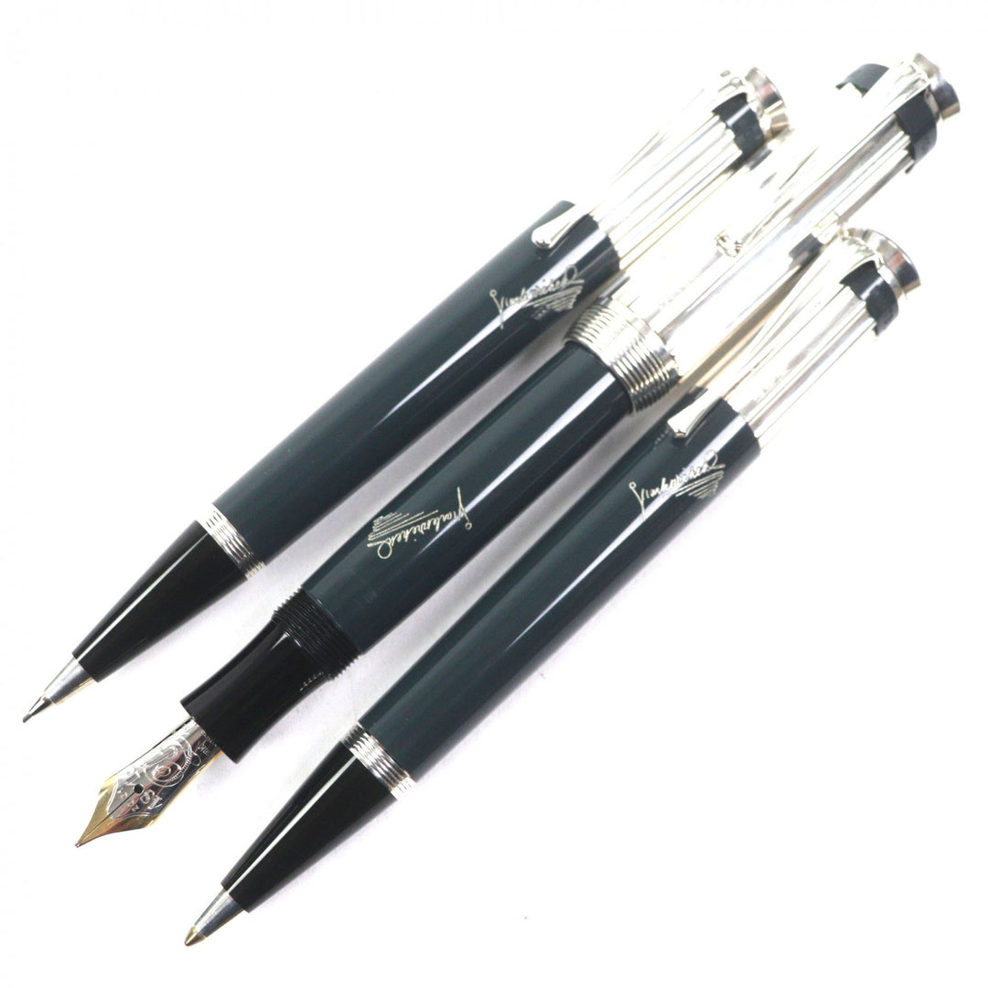 Great MONTBLANC fountain pen Writers Series 2001 Charles Dickens green AG925