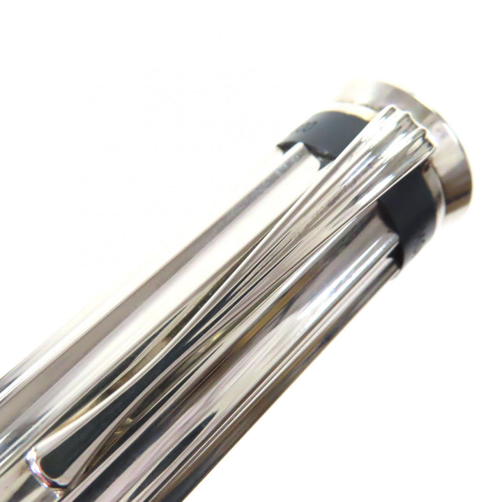 Great MONTBLANC fountain pen Writers Series 2001 Charles Dickens green AG925