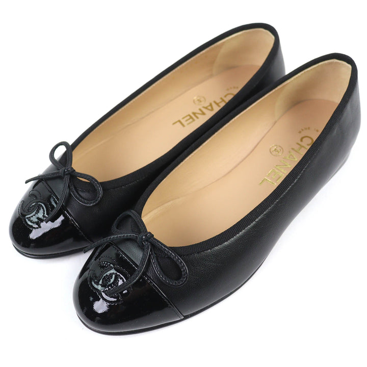 Pristine CHANEL pumps ballerina COCO Mark Ribbon Patent Leather Flats 36 G02819