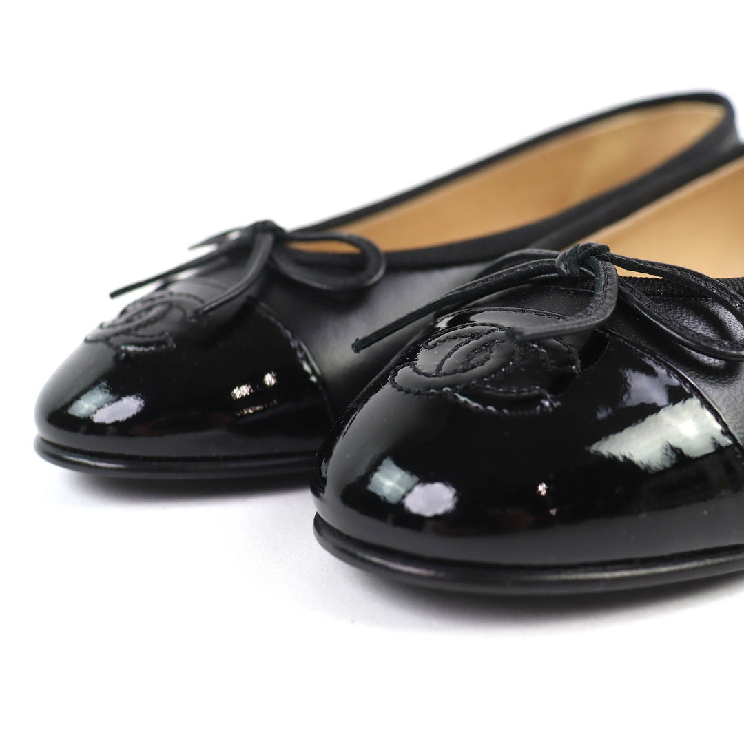 Pristine CHANEL pumps ballerina COCO Mark Ribbon Patent Leather Flats 36 G02819
