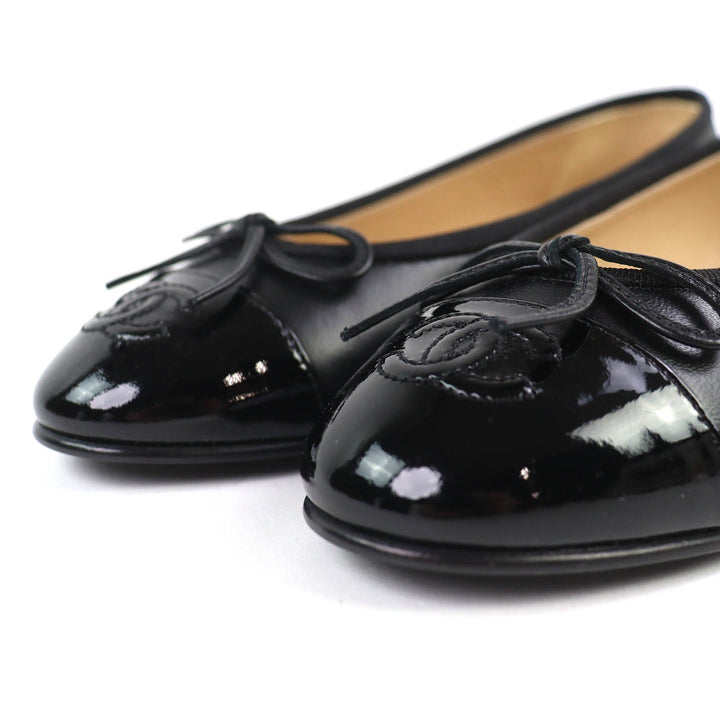 Pristine CHANEL pumps ballerina COCO Mark Ribbon Patent Leather Flats 36 G02819