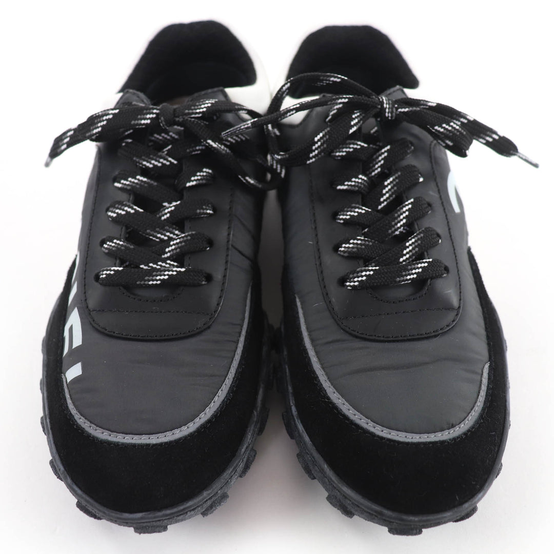 Pristine CHANEL Low cut sneakers Logo design black leather 36 G34086