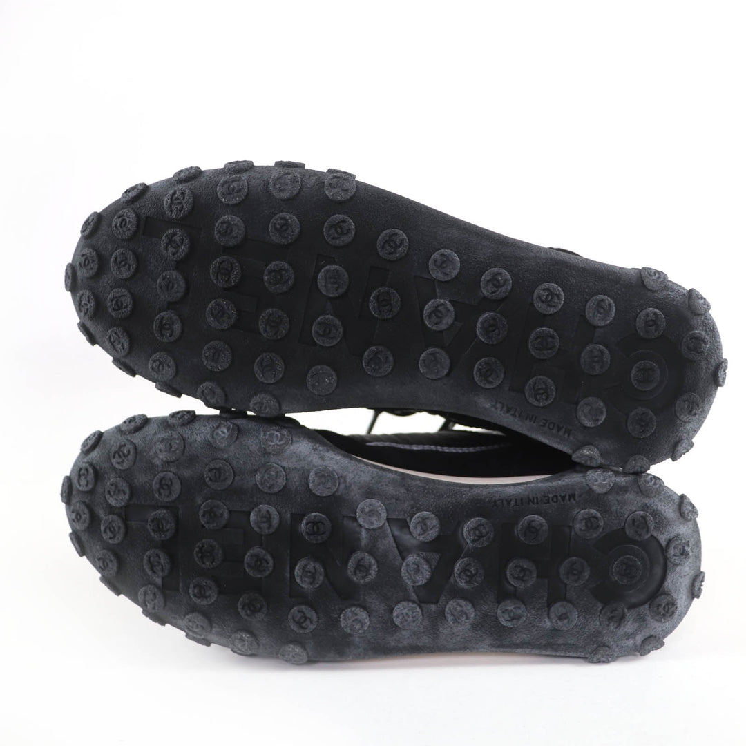 Pristine CHANEL Low cut sneakers Logo design black leather 36 G34086