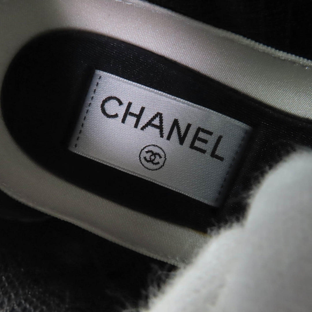 Pristine CHANEL Low cut sneakers Logo design black leather 36 G34086