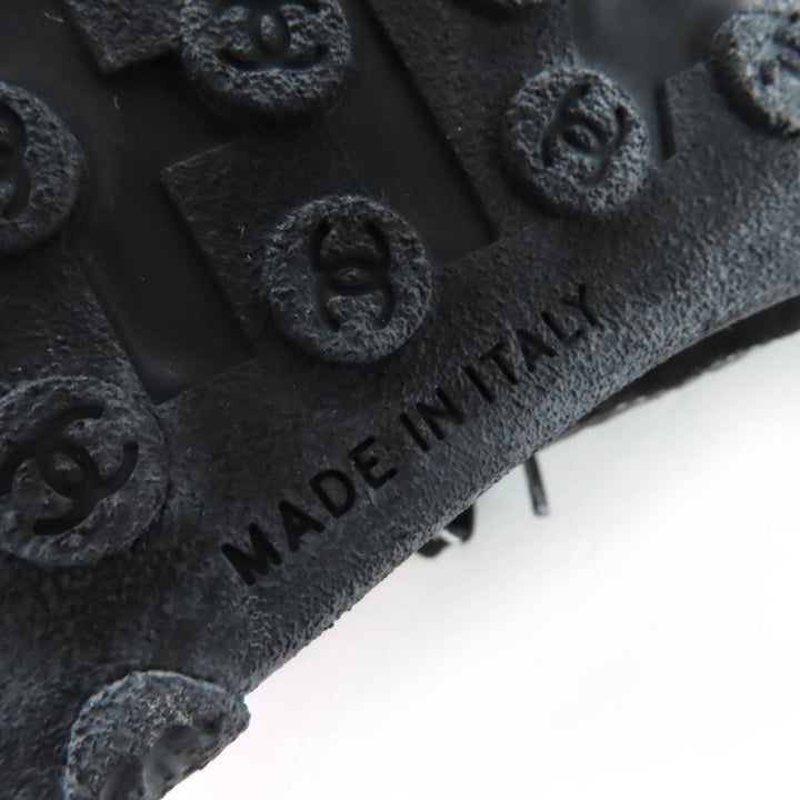 Pristine CHANEL Low cut sneakers Logo design black leather 36 G34086