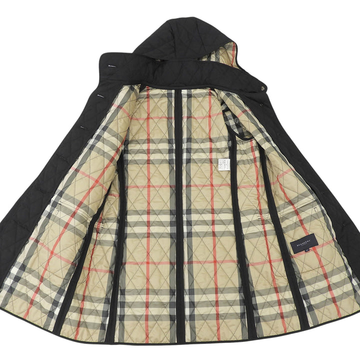 Great Burberrys coat Logo buttons, stand collar, Nova check pattern, quilted.