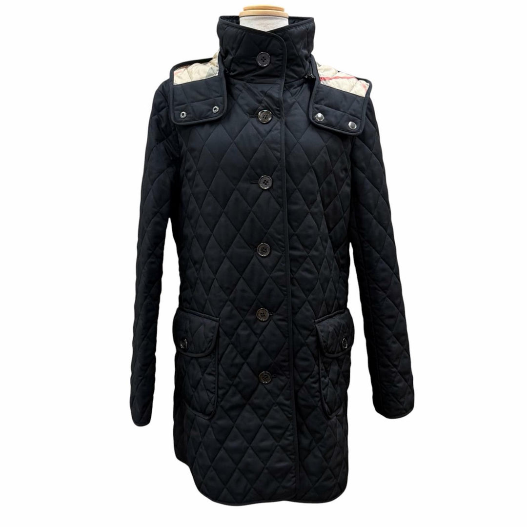Great Burberrys coat Logo buttons, stand collar, Nova check pattern, quilted.