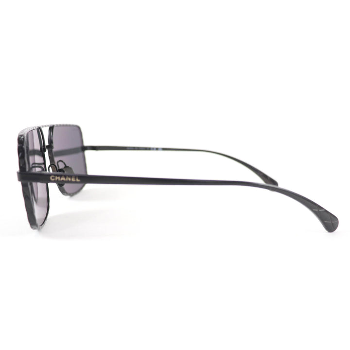 Pristine CHANEL Pilot Sunglasses Logo Matelassé Double Bridge black Women 4294
