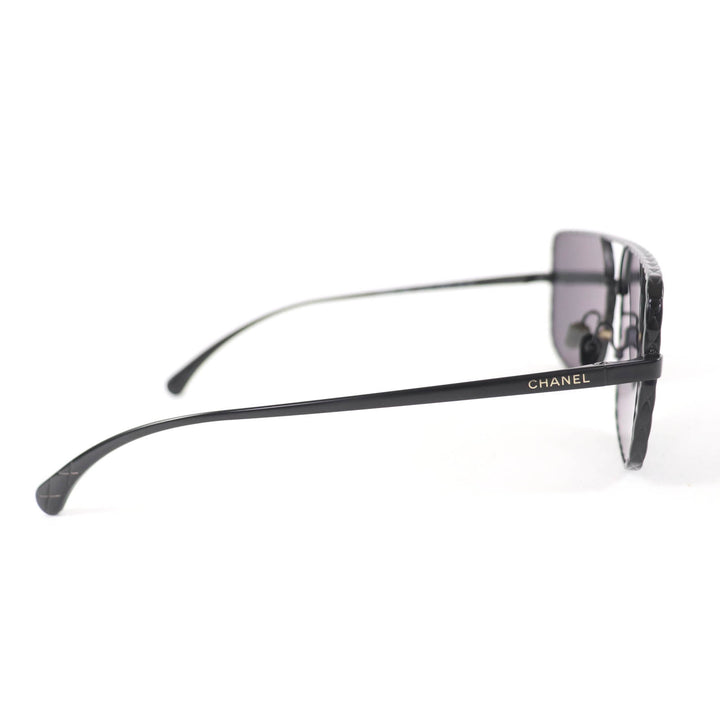 Pristine CHANEL Pilot Sunglasses Logo Matelassé Double Bridge black Women 4294