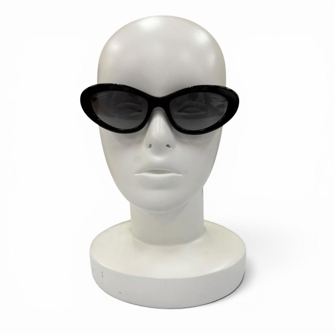 Excellent CHANEL sunglasses Cat Eye Side Logo black Women