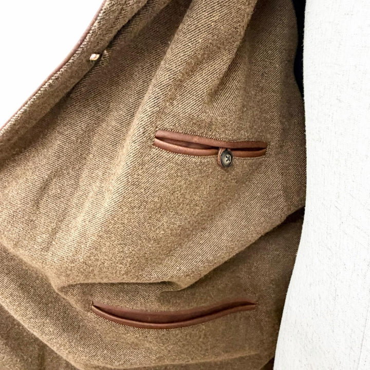 Very Good NotE coat Long leather coat with belt, 100% wool lining. 46 25-005