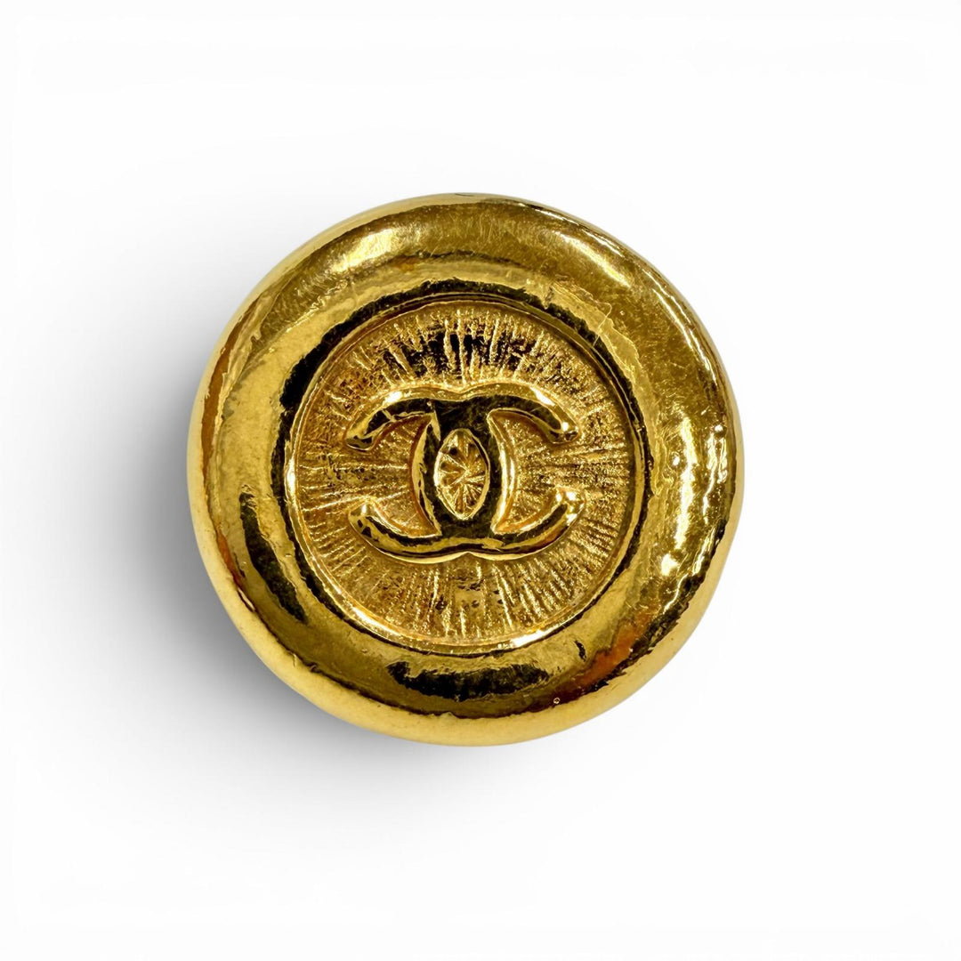 Great CHANEL button COCO Mark gold Women
